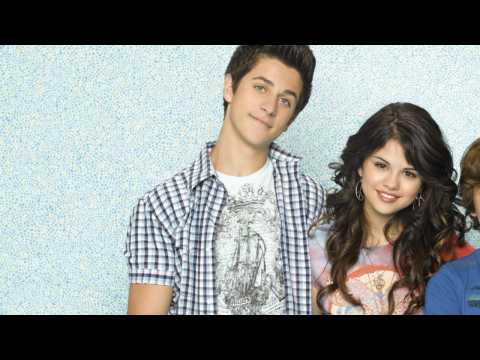 VIDEO : Selena Gomez, David Henrie Reunite In Disneyland