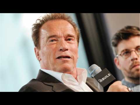 VIDEO : Arnold Schwarzenegger's Son Joseph Baena Shows Off Bod and Girlfriend!