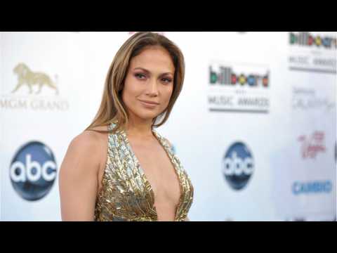 VIDEO : Jennifer Lopez Sparks Engagement Rumors