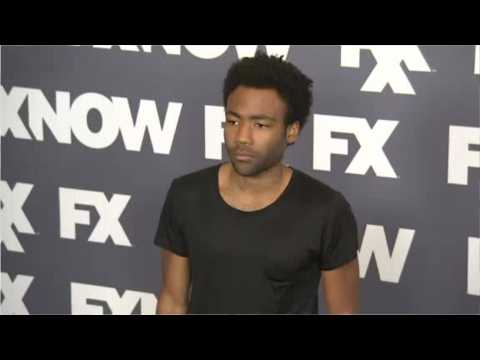 VIDEO : Donald Glover Animated On Old MacBook