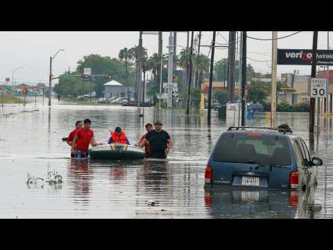 VIDEO : Flash Floods Punish Texas Border Towns