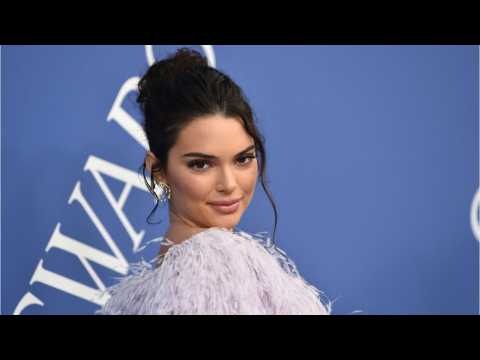 VIDEO : Are Kendall Jenner and Anwar Hadid Dating?