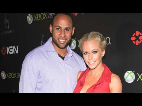 VIDEO : Kendra Wilkinson Live-Tweets An Argument While Hank Baskett Records It