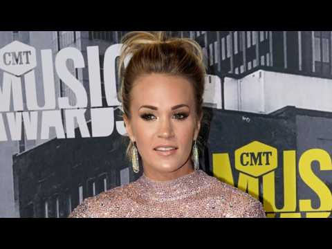 VIDEO : Carrie Underwood Reveals CMT Carpet Skin Care