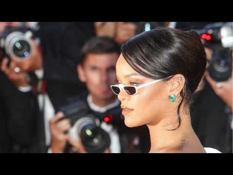 VIDEO : Sorry, Rihanna! Ryan Reynolds Is Over The Tiny Sunglasses Trend