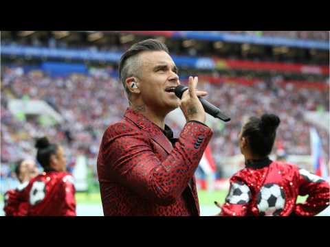 VIDEO : Fox Apologizes For Robbie William's World Cup Performance