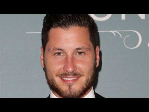 VIDEO : ?DWTS? Pro Val Chmerkovskiy Is Engaged