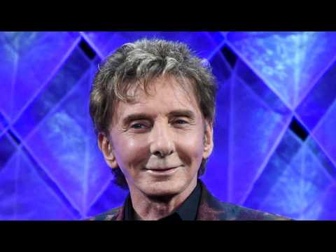 VIDEO : Barry Manilow Hospitalized