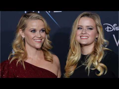 VIDEO : Reese Witherspoon's Daughter Celebrates Siblings' Graduations