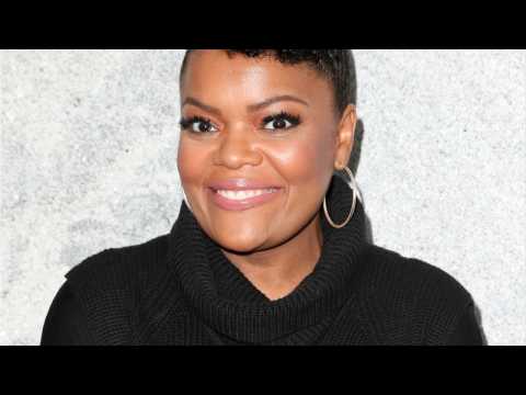VIDEO : People Are Calling for Yvette Nicole Brown to Replace Chris Hardwick as Host of 'Talking Dea