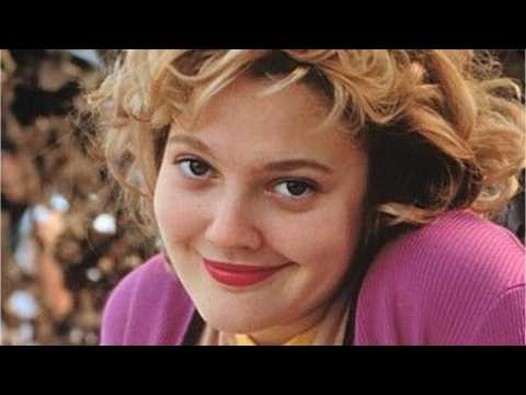VIDEO : Drew Barrymore Curled Her Eyelashes Wrong