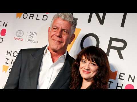VIDEO : Asia Argento Honors Anthony Bourdain