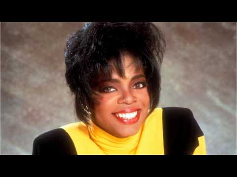 VIDEO : Oprah Enters Multi-Year Content Partnership With Apple