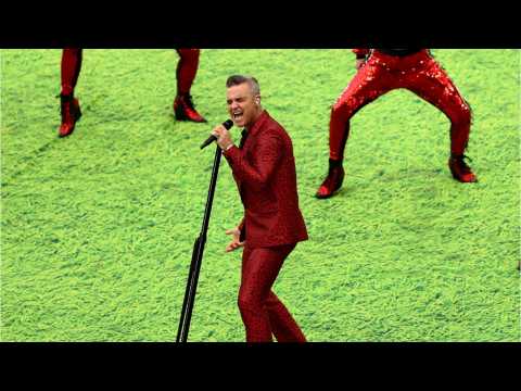 VIDEO : Organiser Plays Down Robbie Williams' Obscene Gesture At World Cup