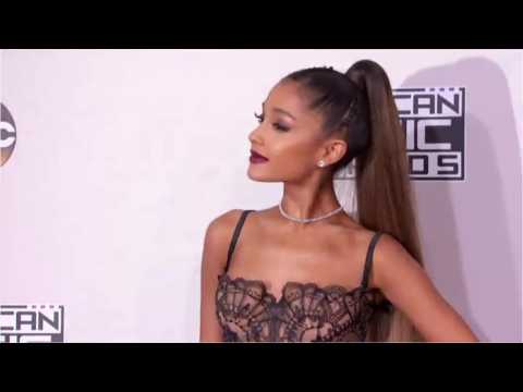 VIDEO : Ariana Grande Swoons Over Fiance Pete Davidson