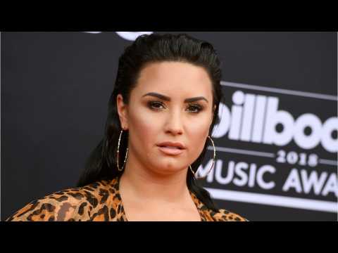 VIDEO : Demi Lovato Gets New Ink