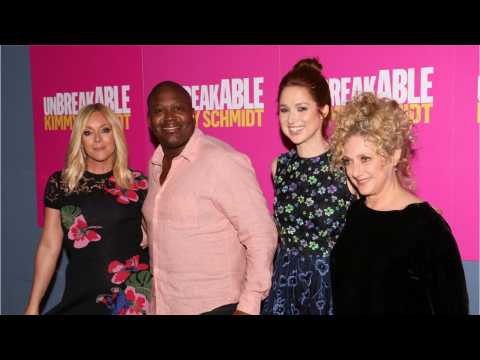 VIDEO : 'Kimmy Schmidt' Makes Fun Of The Small Screen