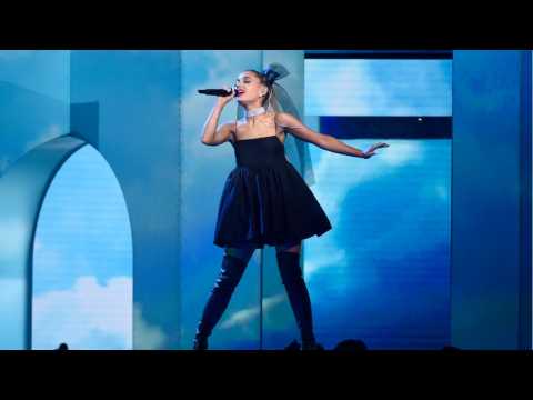 VIDEO : Ariana Grande Spotted Without Signature Ponytail