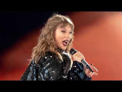 VIDEO : Taylor Swift Marks Pride Month With Heartfelt Concert Speech