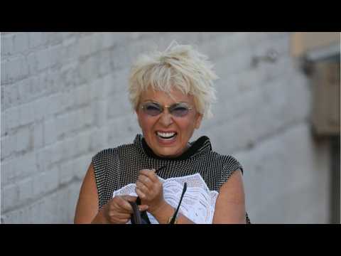 VIDEO : Conspiracy Theorist Roseanne Barr Claims To Have New Show In The Works