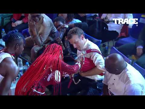 VIDEO : President Macron battles Ara to a drum session at the NEW AFRIKAN SHRINE