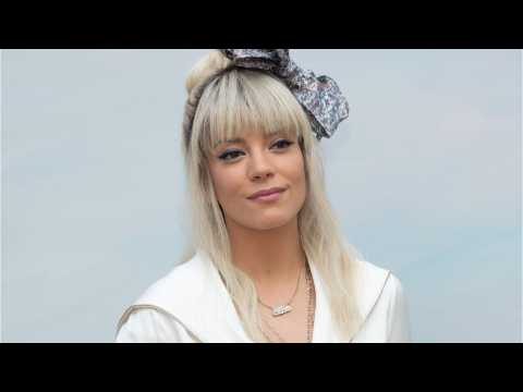 VIDEO : Lily Allen Debuts New 'Do