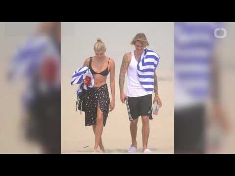 VIDEO : Bieber And Baldwin Kick Off 4th Of July At The Beach