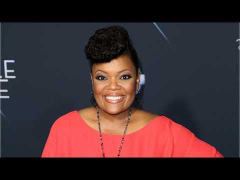 VIDEO : Chris Hardwick Will Be Replaced By Yvette Nicole Brown On 'Walking Dead' Comic-Con Panel