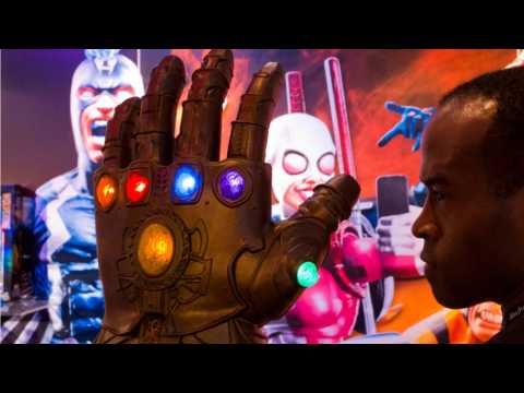 VIDEO : 'Avengers' Fan Creates Amazing Tattoo