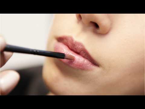 VIDEO : Lipsticks Anyone With Chapped Lips Can Wear