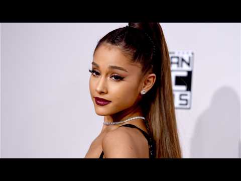 VIDEO : Ariana Grande Is Spending Christmas In the Mountains This Year