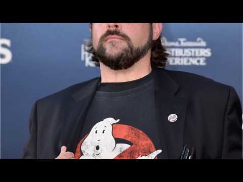 VIDEO : Kevin Smith Shares Throwback Christmas Photo With Santa Claus