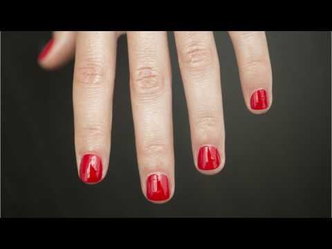 VIDEO : How to get a Salon-Quality-Mani with an At-Home-Mani price!
