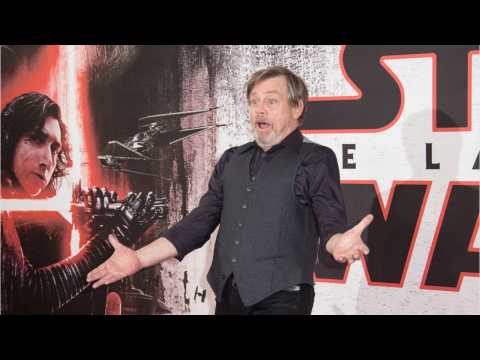 VIDEO : Mark Hamill Shares the Best Christmas Cards