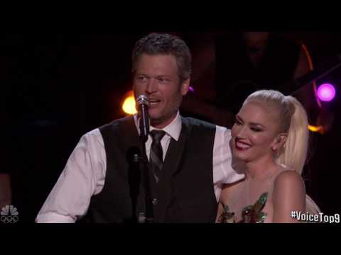VIDEO : Gwen Stefani & Blake Shelton Share Adorable Mistletoe Kiss On Christmas Eve
