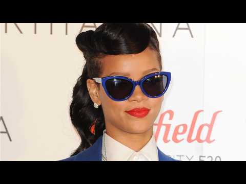 VIDEO : Rihanna has a cold, but still managed to rock a killer outfit