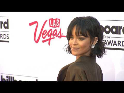 VIDEO : Rihanna mourns the death of her cousin