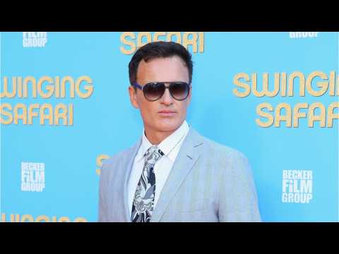 VIDEO : 'Marvel's Runaways' Villain Jonah Might Have a Major 'MCU' Connection