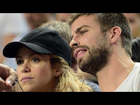 VIDEO : Shakira And Family Sit Courtside On Christmas