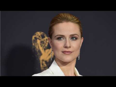 VIDEO : Evan Rachel Wood Thinks Of A Second Form To Protest At The Golden Globes