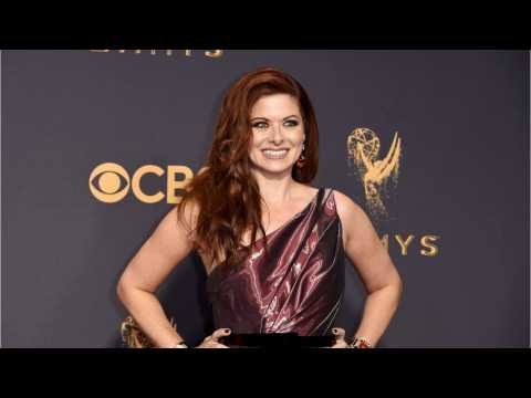 VIDEO : Debra Messing Calls Out E! For Wage Gap