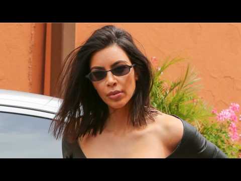 VIDEO : On Kanye West's Advice, Kim Kardashian Now Only Wears Skinny, Matrix-Style Sunglasses