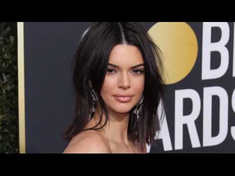VIDEO : Twitter Wonders Why Kendall Jenner Showed up to Golden Globes