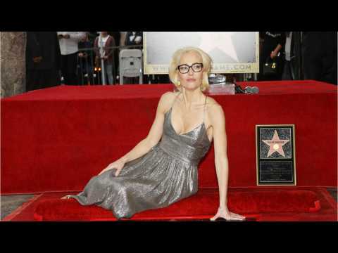VIDEO : Gillian Anderson Earns Star On Hollywood Walk Of Fame