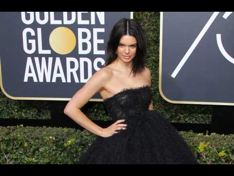 VIDEO : Kendall Jenner won't let acne get in her way
