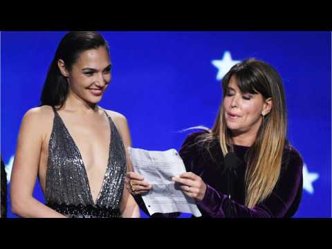 VIDEO : Gal Gadot Thanks Critics For 'Wonder Woman' Critics' Choice Awards Win