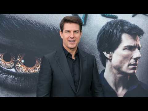 VIDEO : Tom Cruise Returns To Stunts After Breaking Ankle