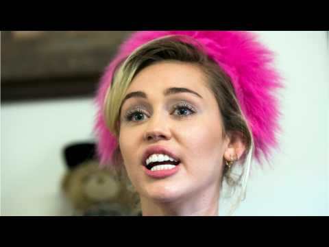 VIDEO : Miley Cyrus Shares Birthday Love For Liam Hemsworth