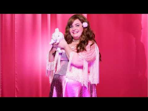 VIDEO : Aidy Bryant Talks The Urge To Be 'Accommodating'