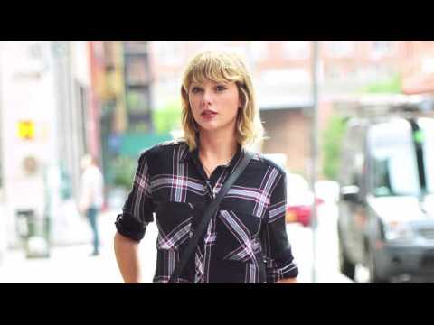 VIDEO : Taylor Swift has another crazed stalker